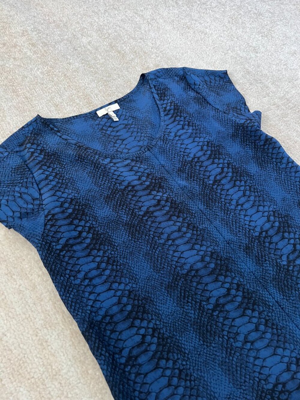Joie Short Sleeve Black Blue Button Up Blouse Top L Reptile Print - Picture 3 of 6